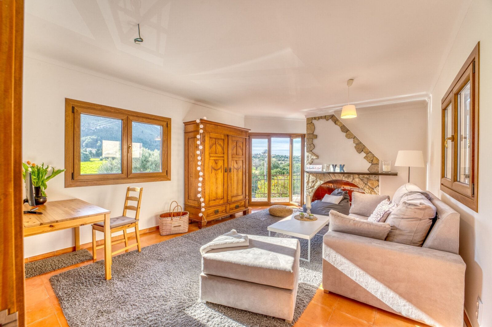 Colonia de Sant Pere: Klassisches schönes Dachterrassen-Stadthaus mit Berg & Meerblick 