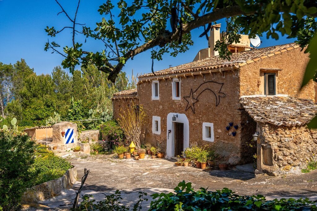 Colonia de Sant Pere: Finca auténtica de piedra natural de 1890 en alquiler de larga duración, con posibilidad de tener animales. 
